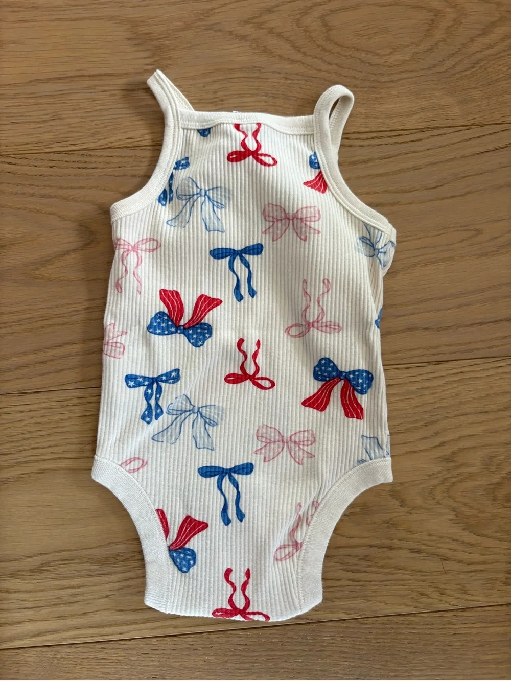 Old Navy now printed bodysuit - size 6-12 months